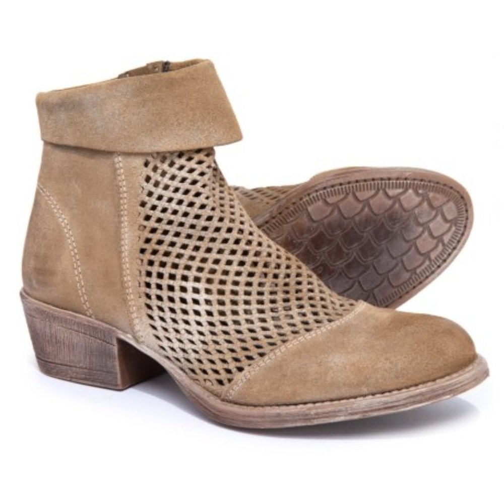 NWT Roan Leather Boot